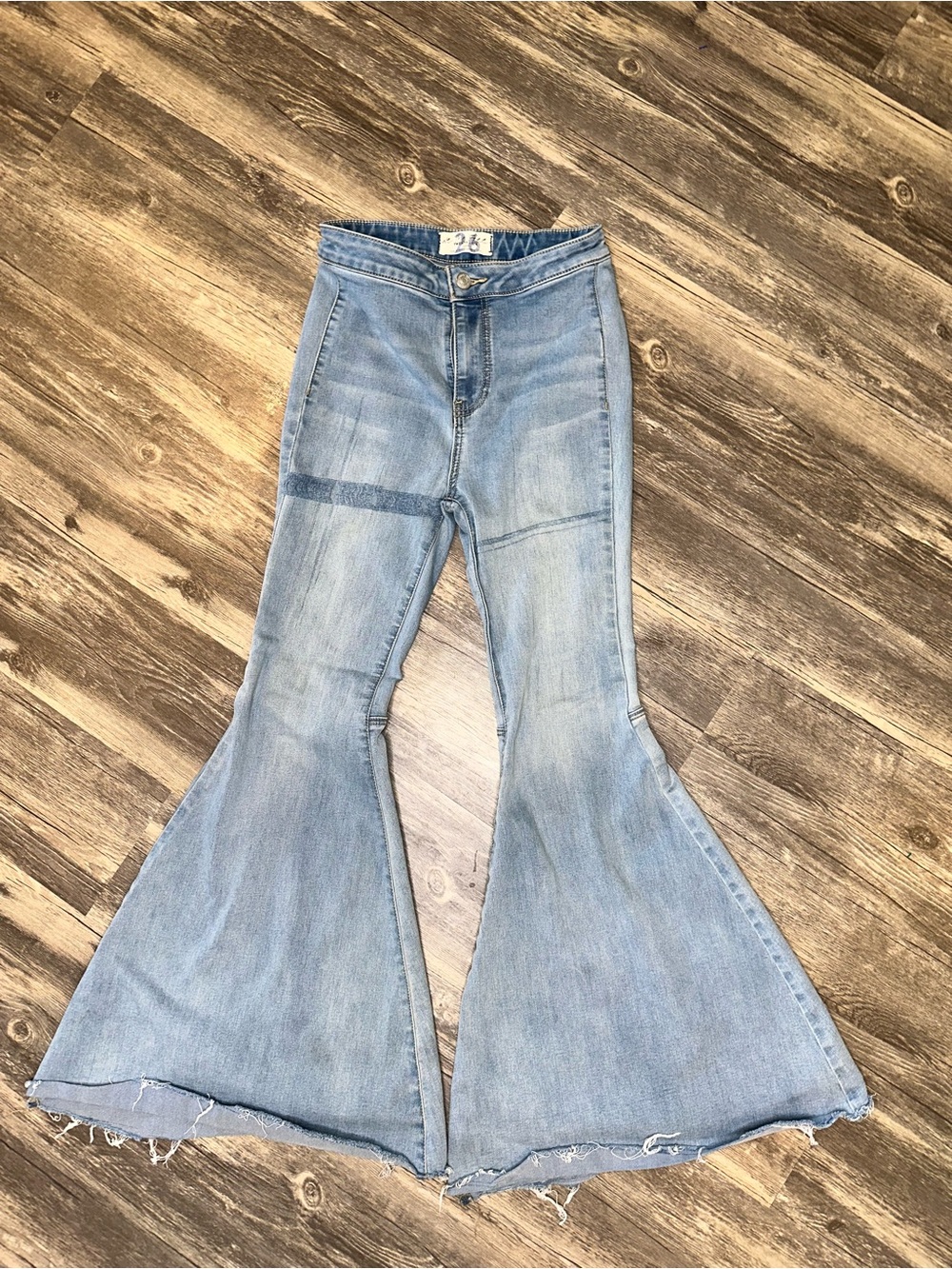 We The Free Bell Bottom Jeans Women’s26 Short Light Wash High Rise Extreme Flare